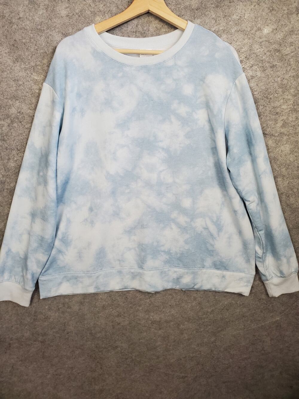 Women's Stars Above Size XXL Blue & White Tie Dye Sweatshirt